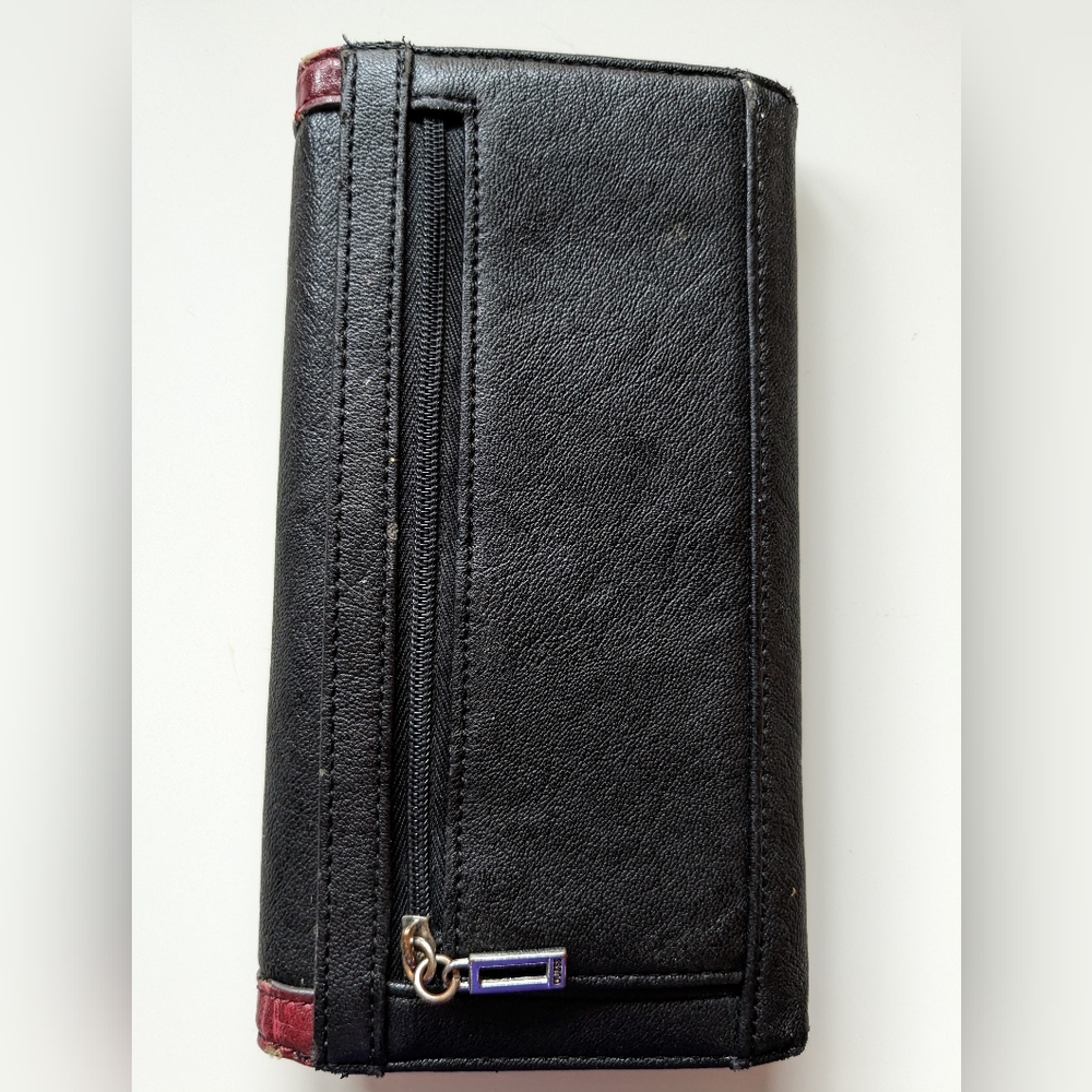 Guess Wallet - Picture 2 of 4